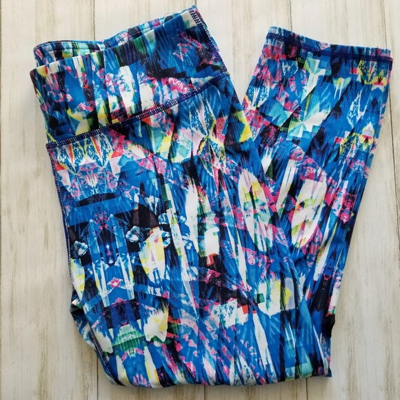 Fabletics Salar Powerhold Capri Legging M 💙 - Picture 3 of 8